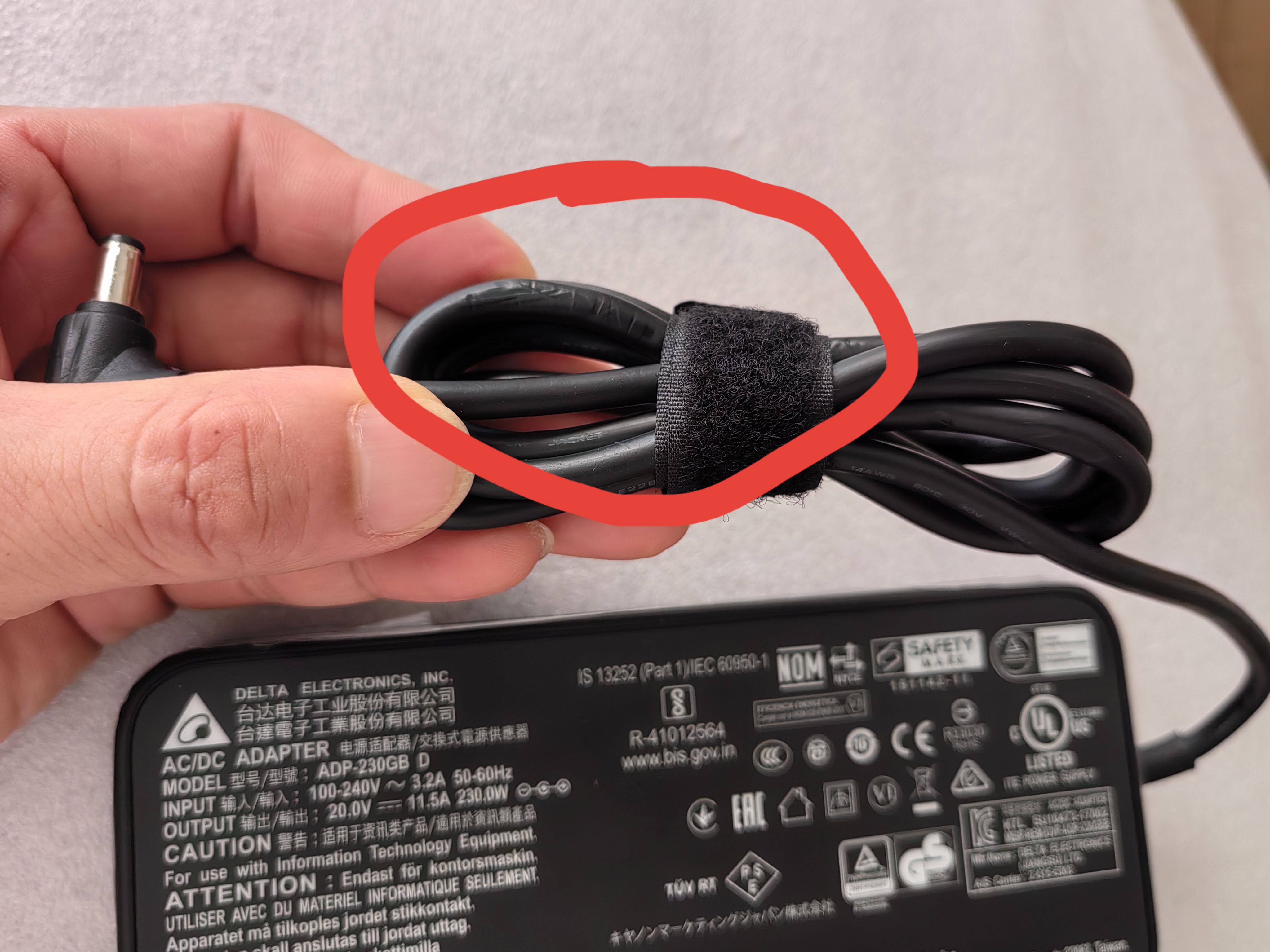 OEM Slim Delta 20V 11.5A 230W  - مراجعة Pc Gaming Uk وسعره