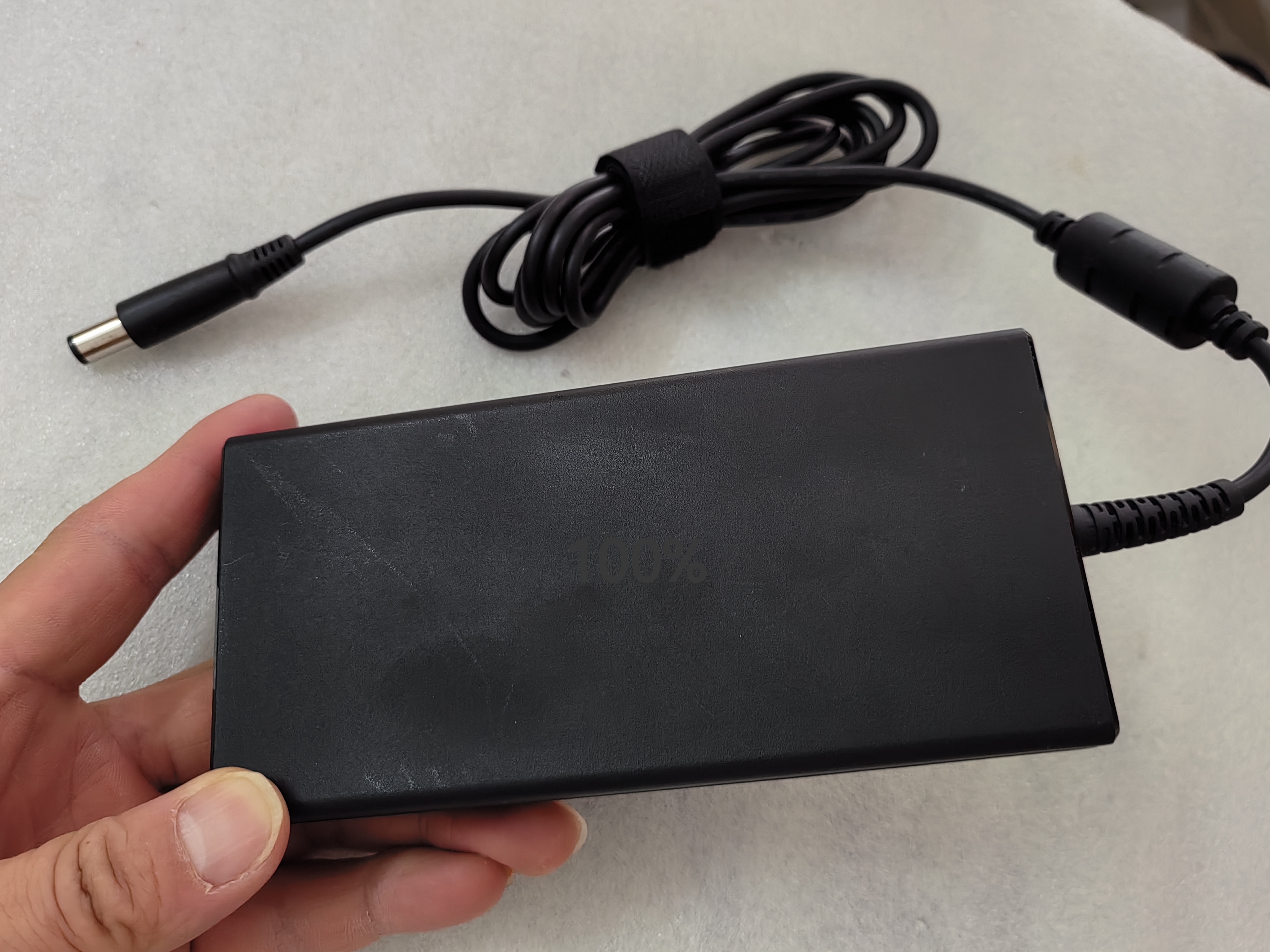 OEM Slim Delta 19.5V 9.23A ADP - مراجعة Pc Gaming Uk وسعره