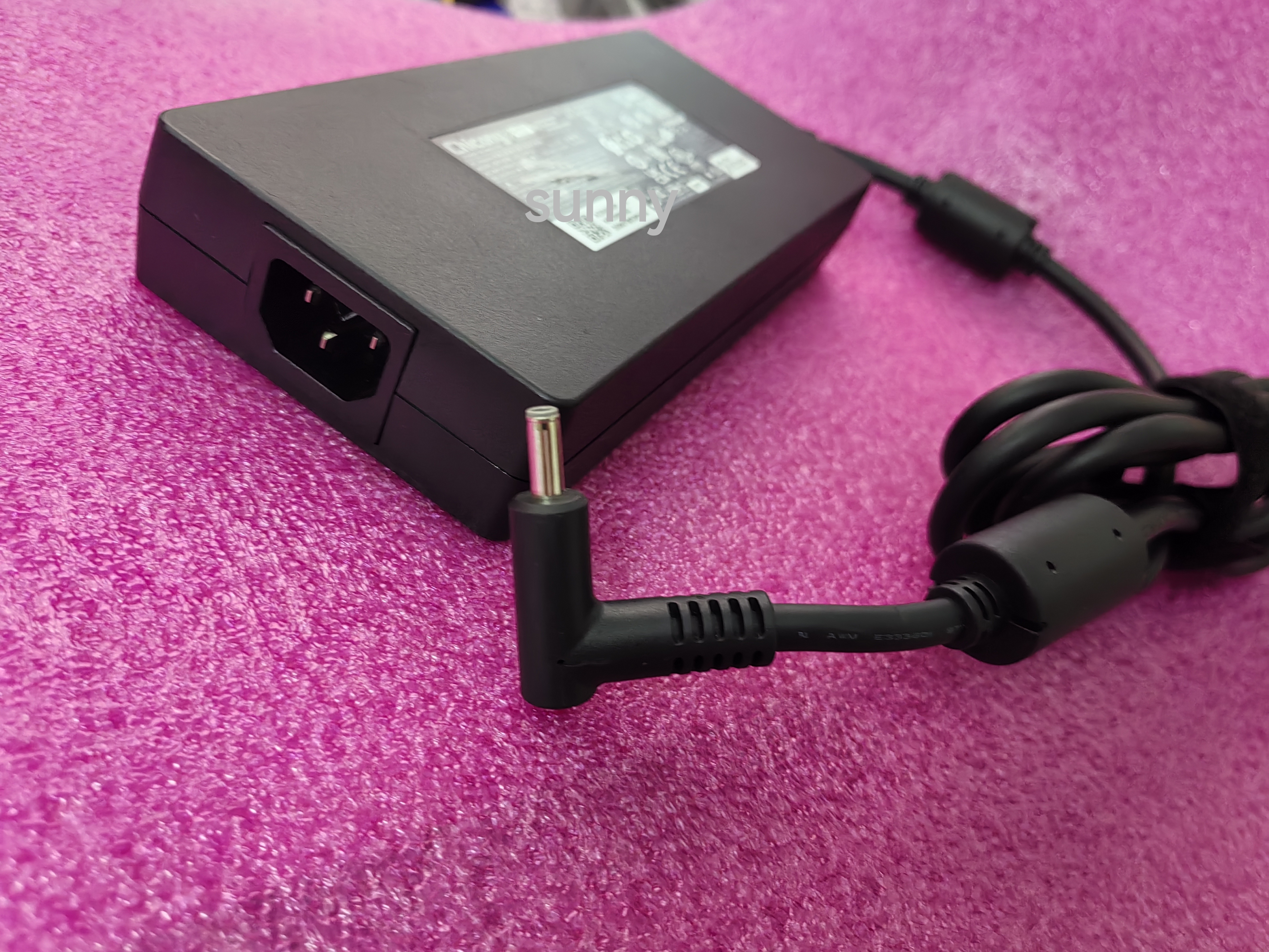 Slim Chicony A23-330P2A 4.5mm  - مراجعة Pc Gaming Uk وسعره